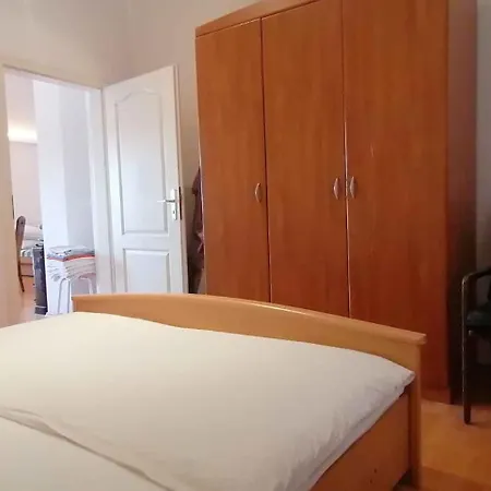 In 51545 Apartment *